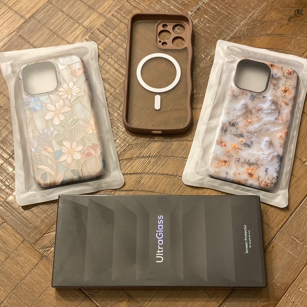 Bundle of 3 Phone cases and screen protector for IPhone 15 Pro Max NIP